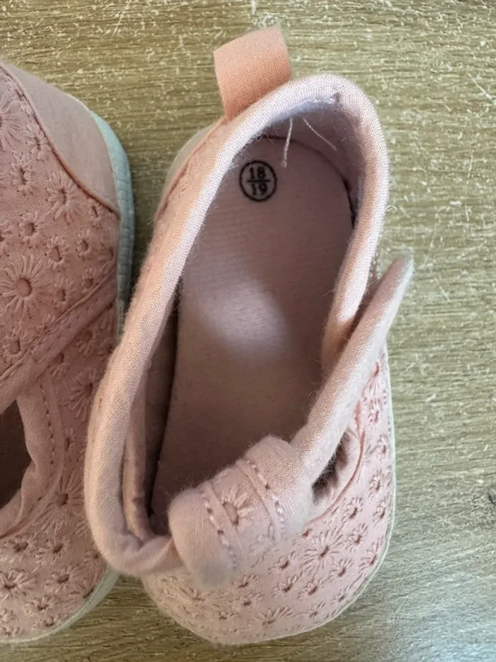 Deux paires chaussures bébé - photo numéro 2