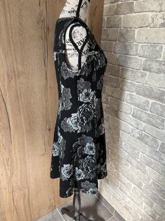 Robe patineuse imprimée fleurie taille 4 - photo numéro 3