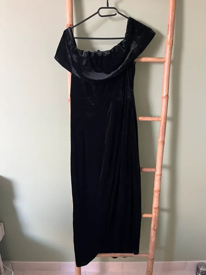 Élégante robe longue noire en velours – TailleXL correspondant plus à un L - photo numéro 4