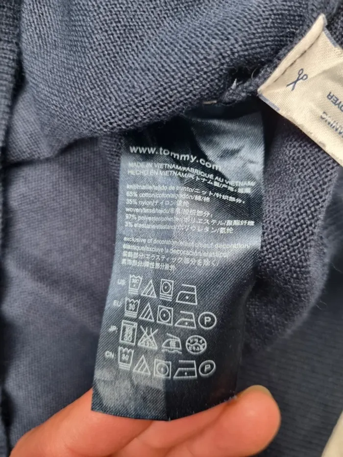 Pull fin col V avec lavallière Tommy Hilfiger – Bleu – Taille M Femme (mesures en photos) - photo numéro 7