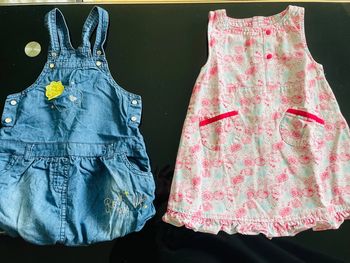 2 robes taille 18 mois