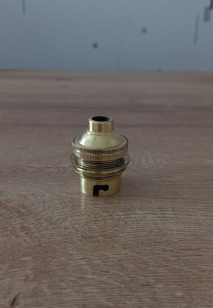 Douille B22 ancienne en laiton , céramique et bague lustre.