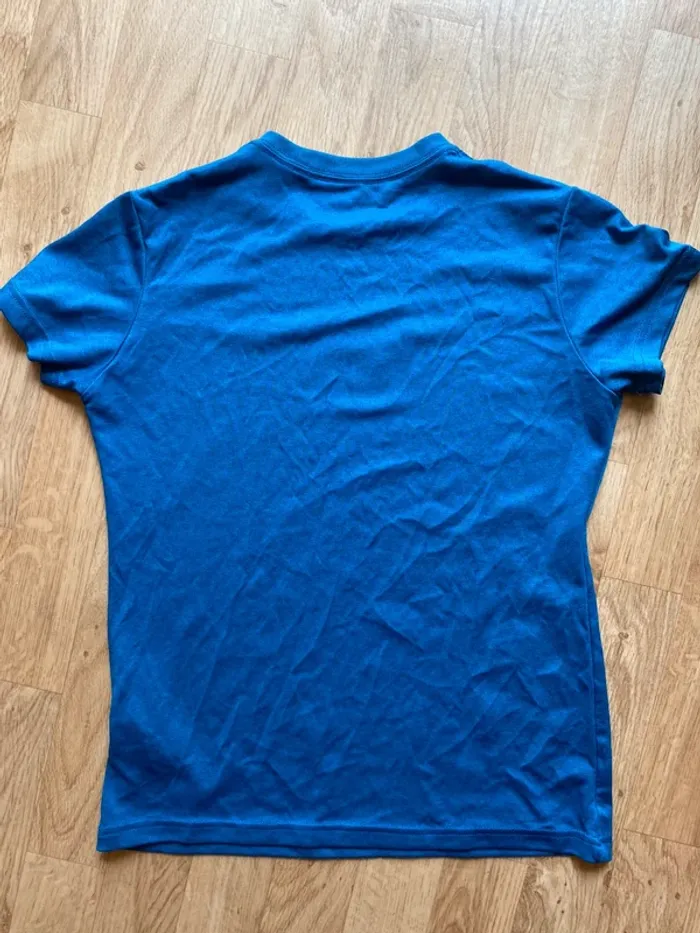 Teeshirt Nike bleu électrique logo rose - photo numéro 3