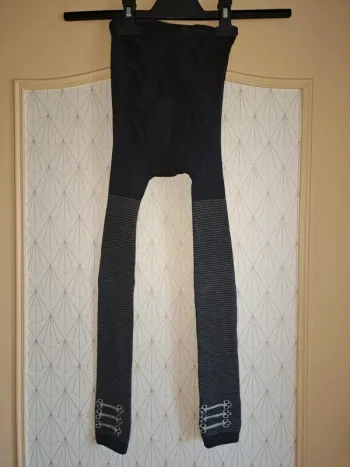 Legging chaud fille noir décos tbe 9/10 ans