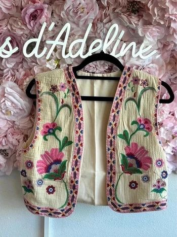 Gilet sans manches beige, broderies fleuries taille 36