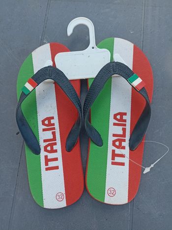 Tongs Italie taille 32