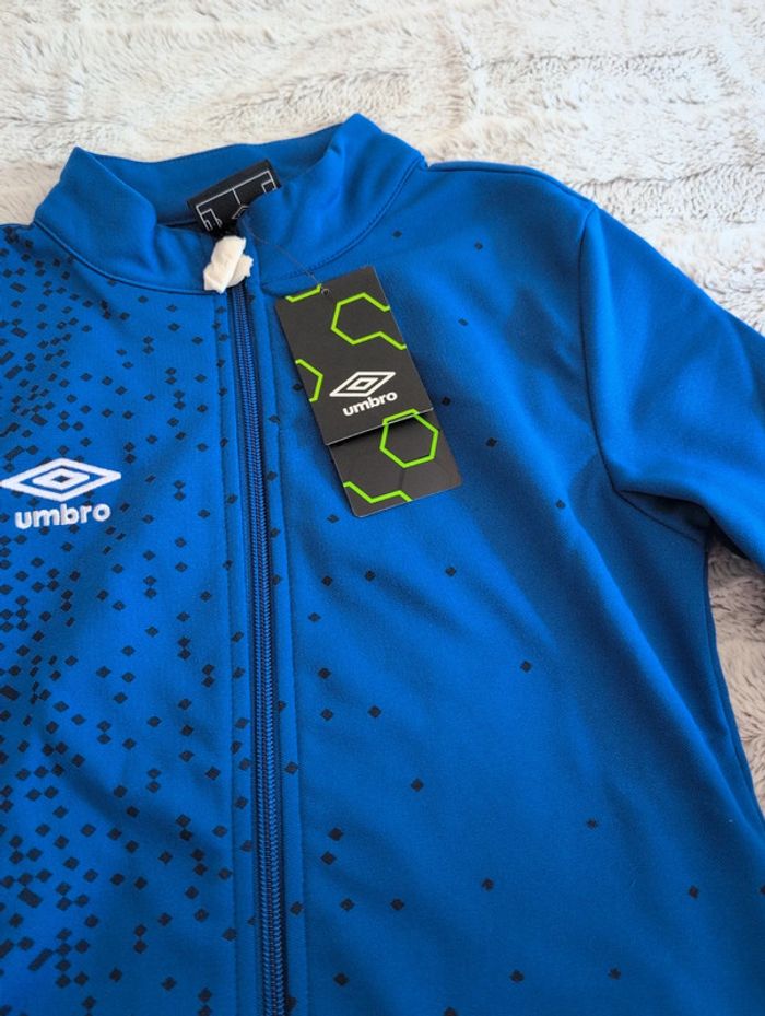 Gilet umbro bleu. Neuf. 10 ans - photo numéro 3