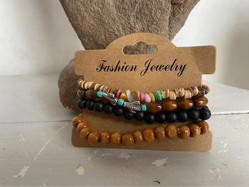Lot 4 bracelets