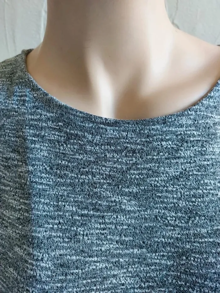 T-shirt gris à manches trois-quarts - photo numéro 4