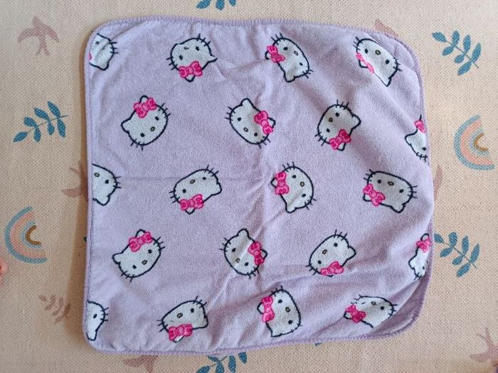 Serviette de bain bébé hello kitty violette
