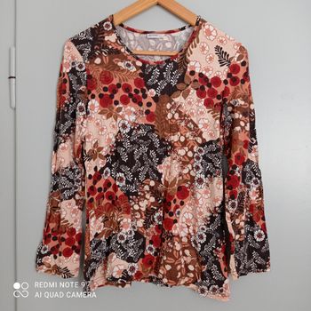 Top à fleurs t42/44 Damart
