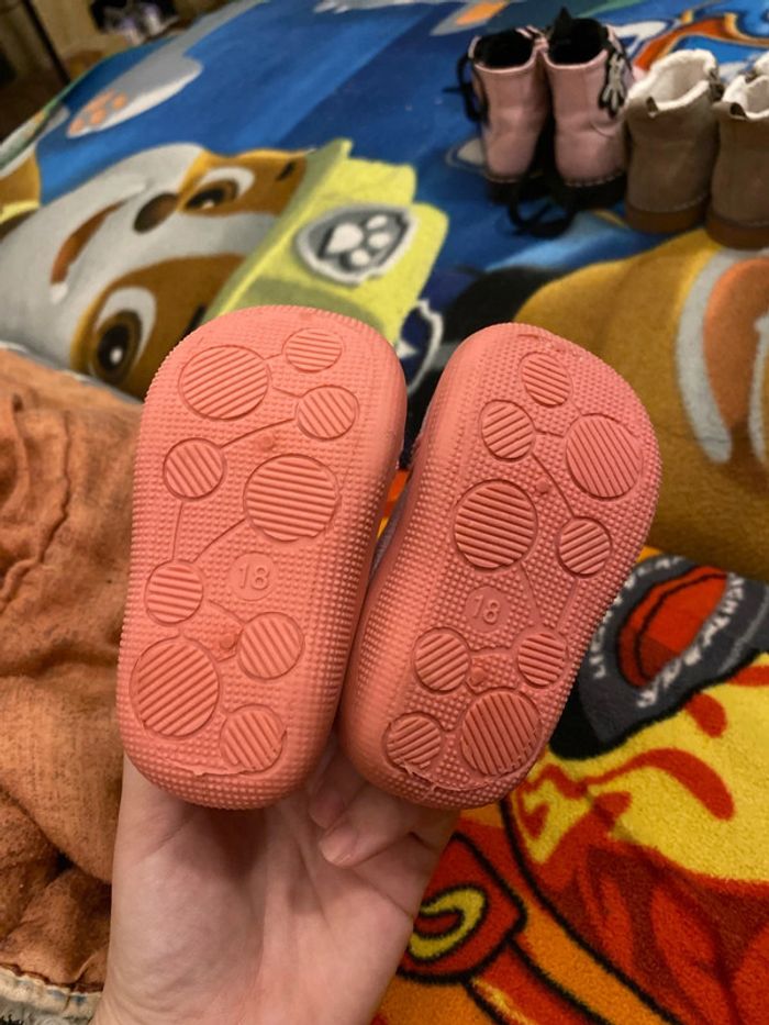 Chausson Disney taille 18 - photo numéro 4
