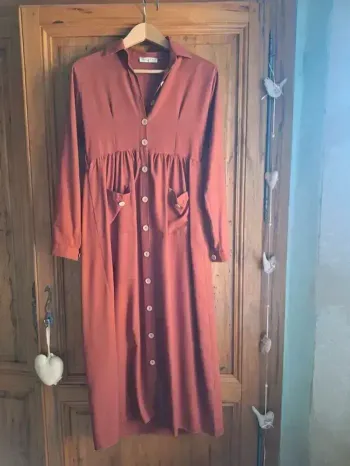Robe couleur rouille/terracota Por La cara