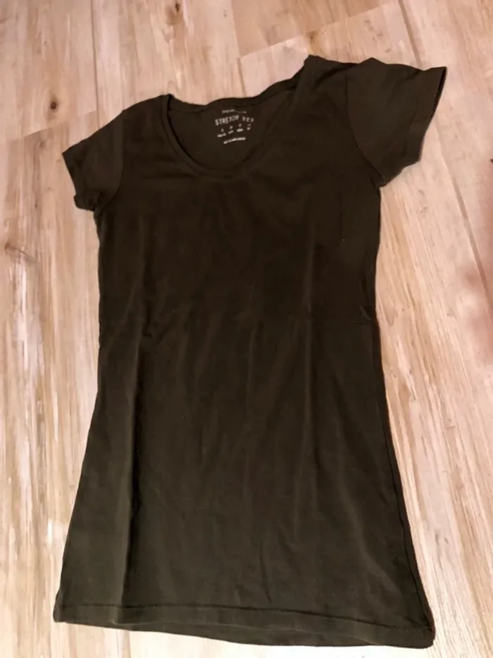 tee shirt kaki primark - photo numéro 2