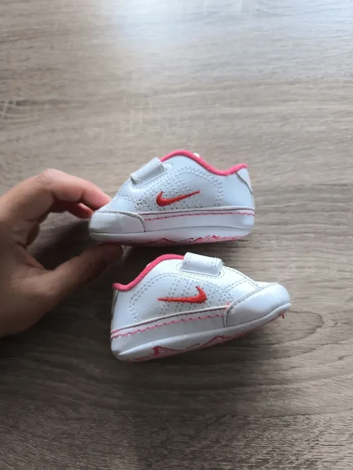 Baskets scratch Nike bébé taille 16 - photo numéro 3