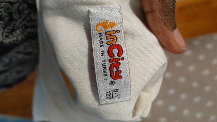 Sans manche couleur blanc cassé marque incity taille 8 ans - photo numéro 2