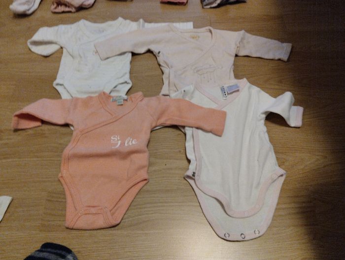 lot de 24 articles fille 0 et 1 mois - photo numéro 3