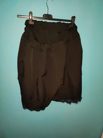Short grande taille élastique  avec dentelle aux cuisses et poches