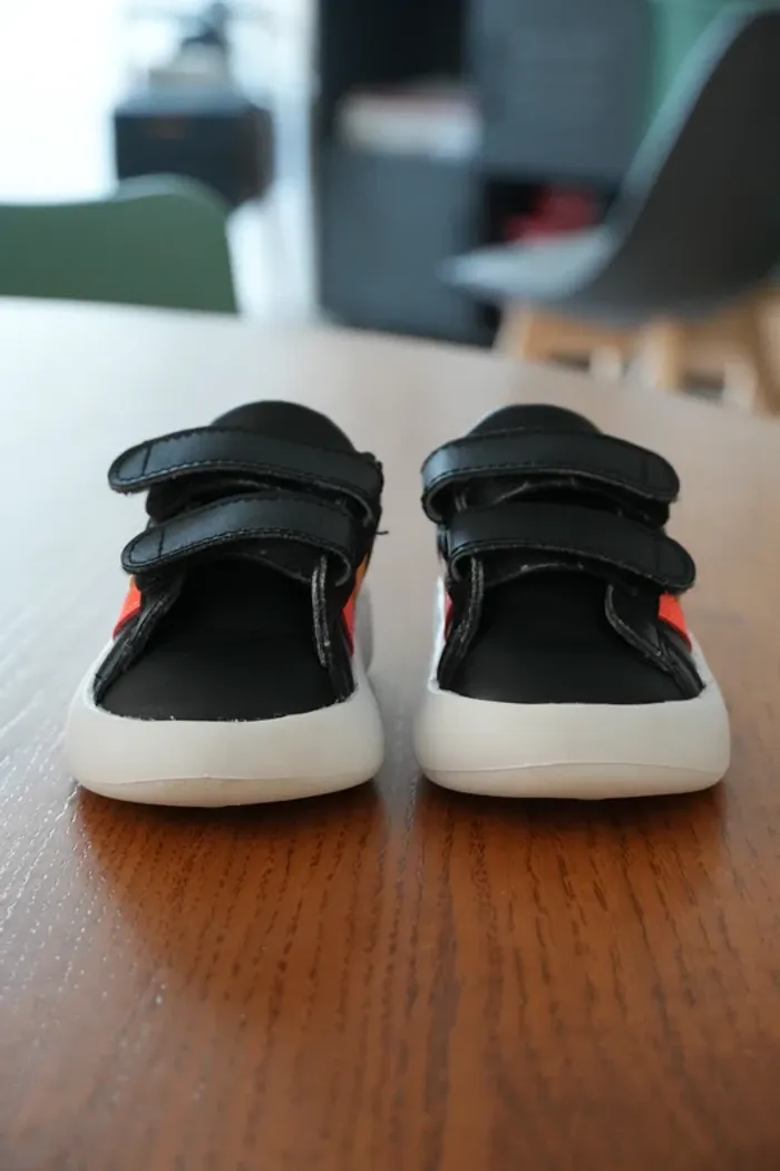 Baskets bébé Adidas noires colorées – Pointure 19 - photo numéro 2