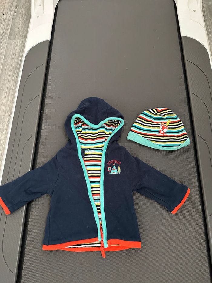 Gilet à capuche réversible (1 mois)avec bonnet 41 cm( naissance/1 mois)+ pyjama naissance
