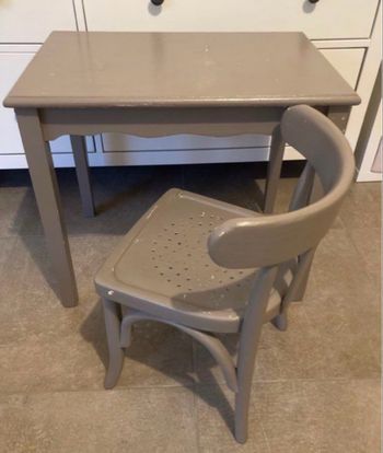 Bureau et chaise vintage taupe école dessin travail manuel activité 