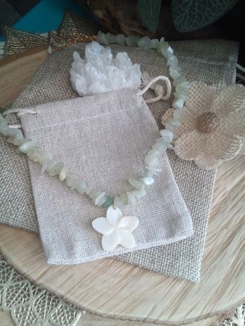 Collier bohème fleur en n'acre et pierres d'aventurine verte 💚