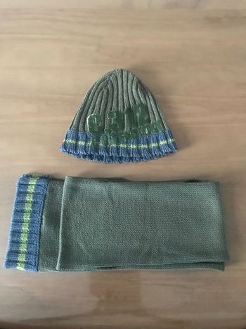 Bonnet et écharpe vert Ccie Taille 3 4 ans