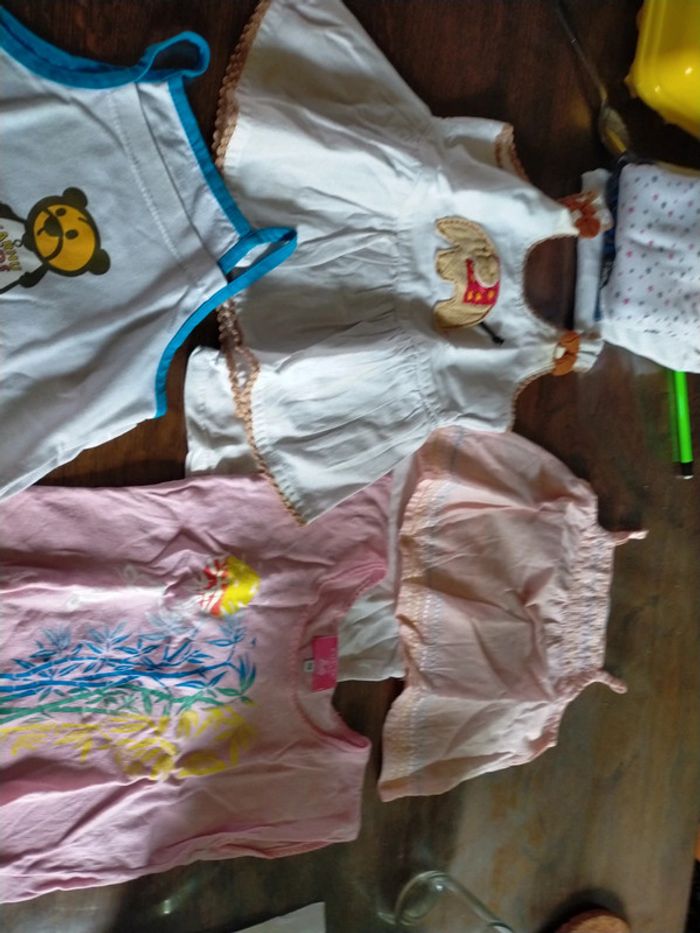 Lot 4 débardeurs 2 ans