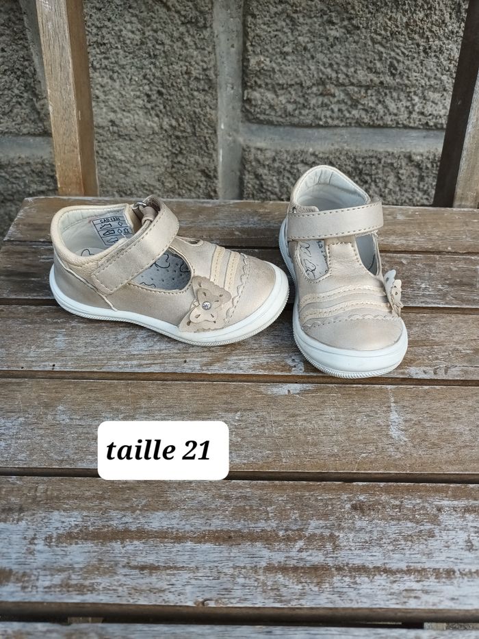 Babies sandales neuves 🏷 taille 21 achetées 35€