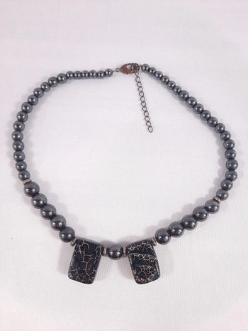 Collier de perles noires