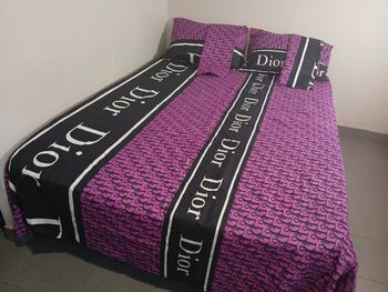 Drap de lit avec 4 taies d'oreiller