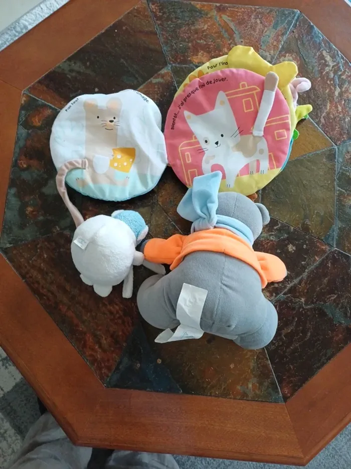 Lot peluches et livre tissu - photo numéro 2
