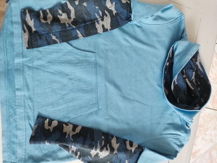 Pull bleu