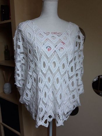 Haut filet maille ajourée blanc neuf étiqueté