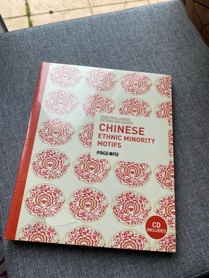 Livre traditionnel, motif chinois avec CD inclus. Neuf sous blister.