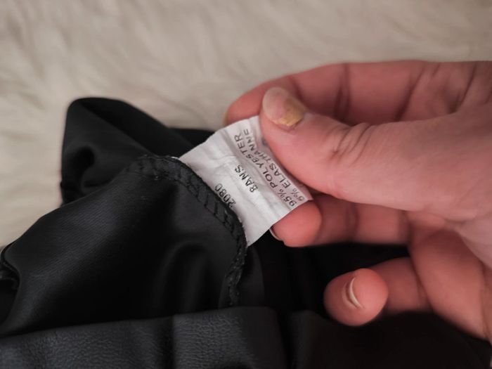 🖤 Joli short en simili cuir taille 8 ans 🖤 - photo numéro 4