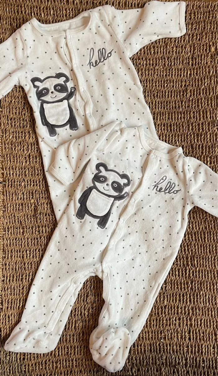 2 pyjamas pandas twins