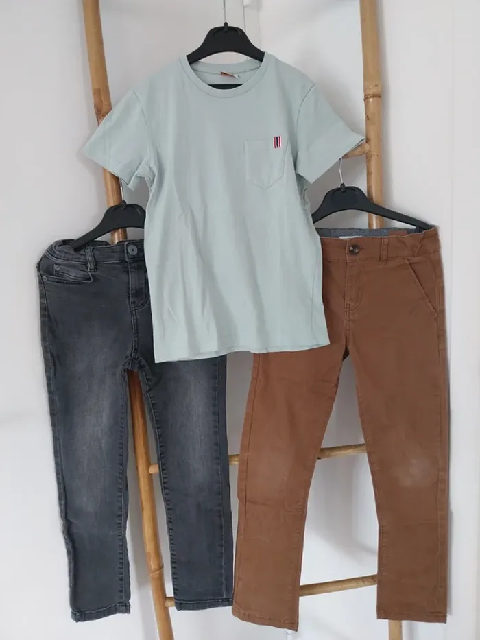 Lot t-shirt et deux pantalons 8 ans