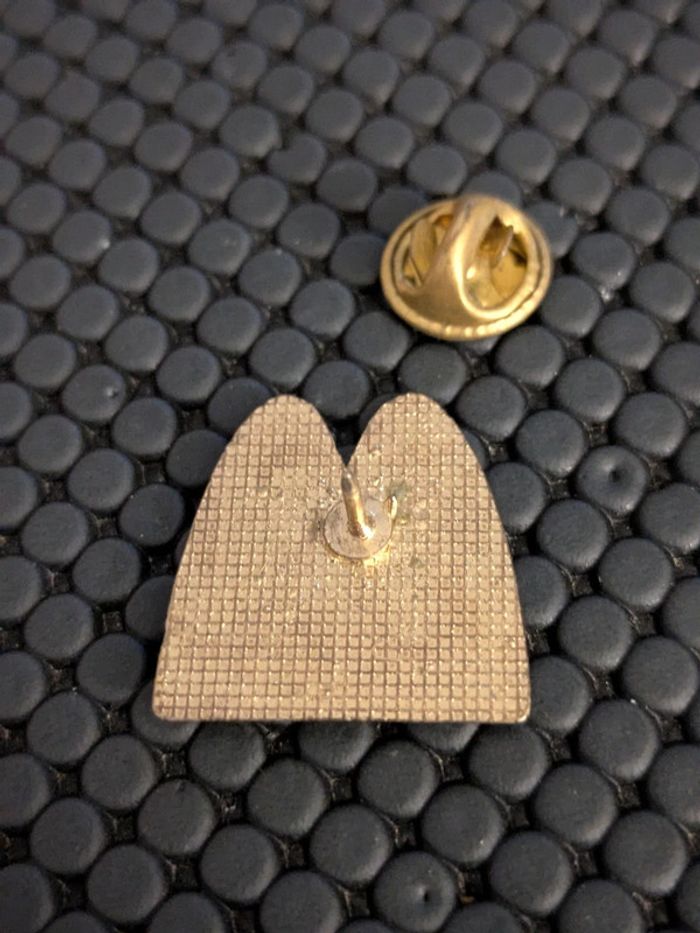 Pin's ancien logo McDonald's macdo - photo numéro 2