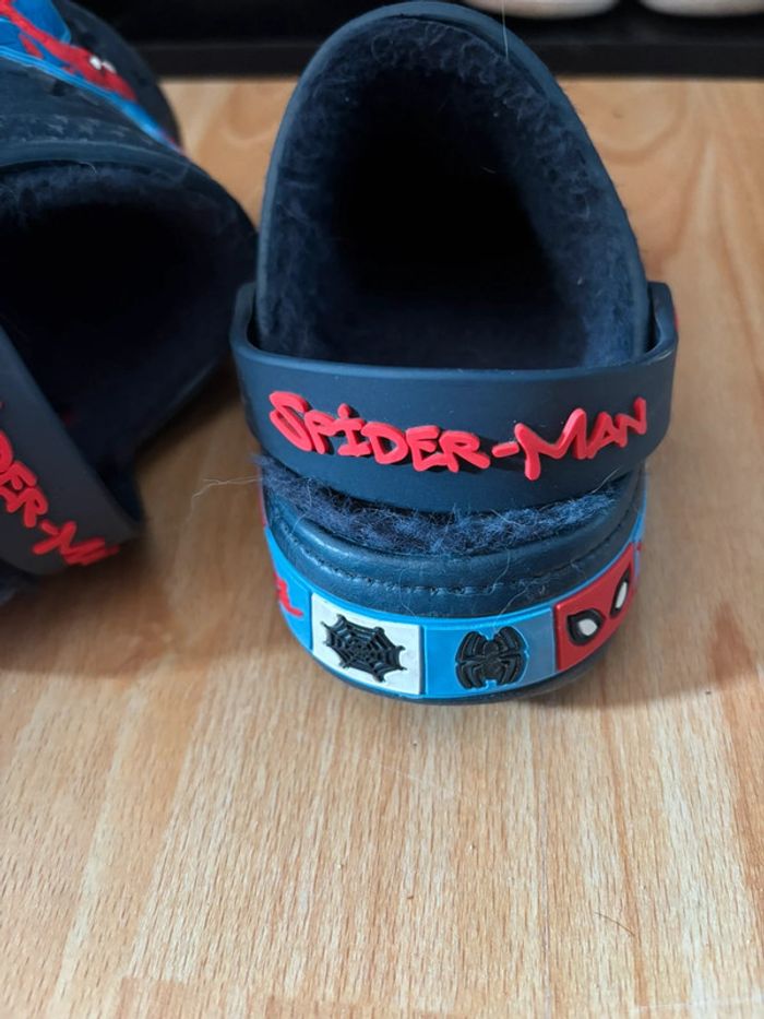 Crocs Spider-Man Taille 27 – Sabots Marvel Enfant Stylés & Confortables - photo numéro 3