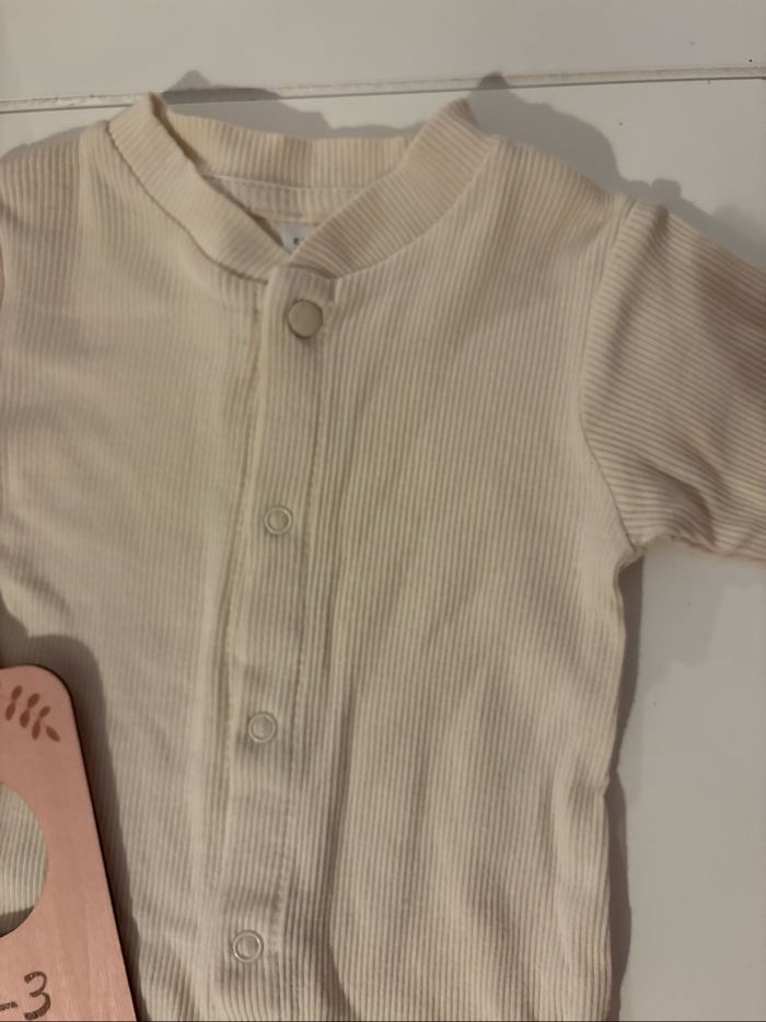 Combinaison beige bébé - photo numéro 2
