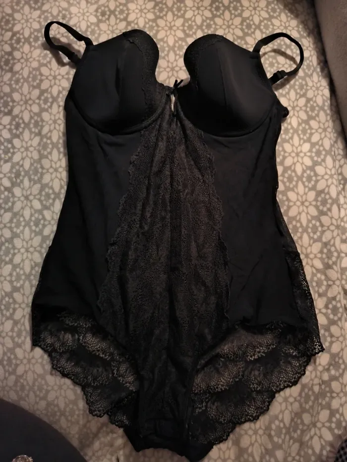 Corset noir dentelle