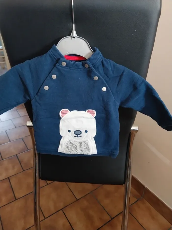 Pull bleu avec un ours blanc - Obaibi