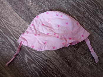 Chapeau avec attache 9-12 mois - 48 cm
