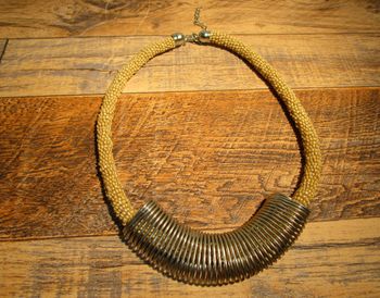 Collier en acier inoxydable pour femme perles beige - Bijoux fantaisie (B033)