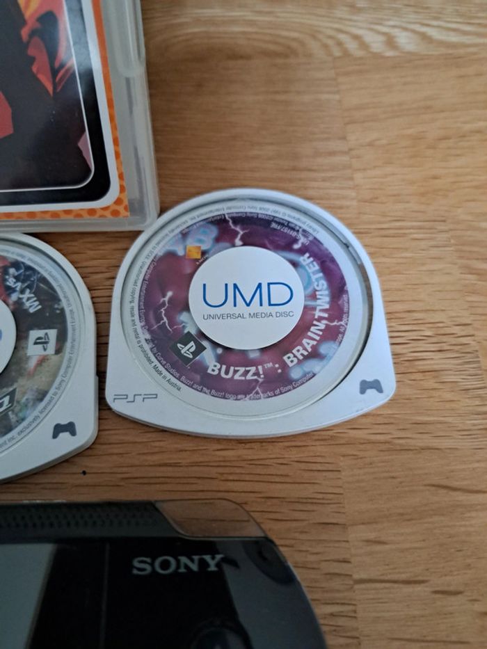 PSP Sony version 1004 + 4 jeux - photo numéro 6