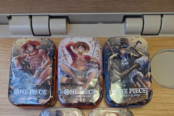 Lot Artset 3 tins one piece