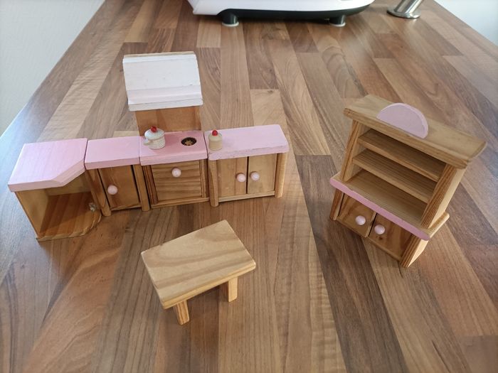 Petits meubles en bois pour maison poupée ou lutins farceurs - photo numéro 2