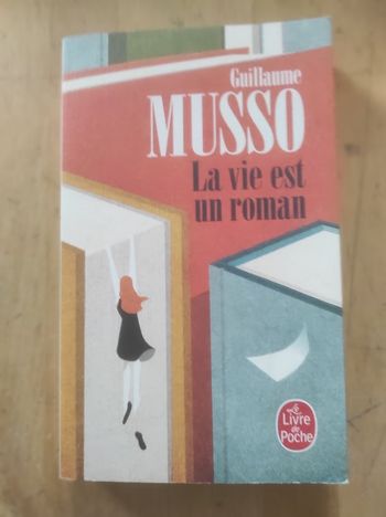 La vie est un roman Guillaume Musso Livre de Poche 2021