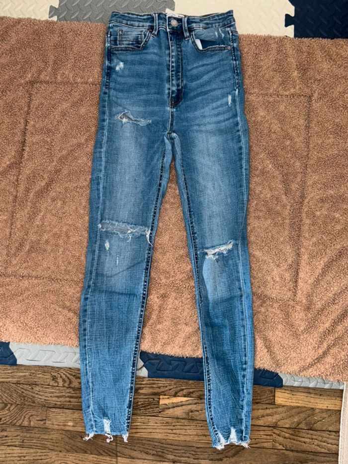 Lot de 3 jeans bleus troués stradivarius t 36 - photo numéro 9